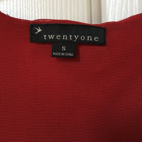 Red sequins dress - Picture 3 of 7